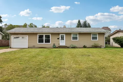 284 Shawnee Dr, Carol Stream, IL 60188