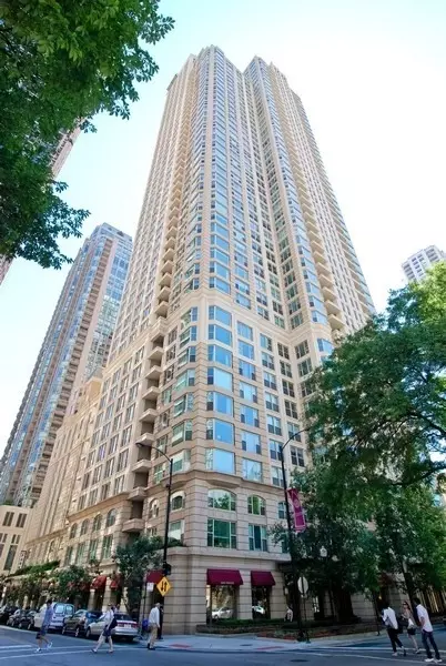 25 E Superior St #303, Chicago, IL 60611