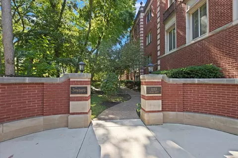1033 Ontario St #3ES, Oak Park, IL 60302