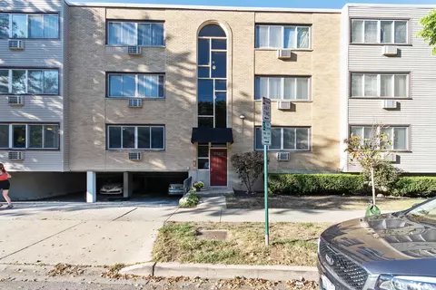 644 Lake St #1W, Oak Park, IL 60301