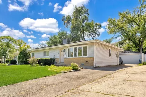 716 N Wilshire Dr, Mount Prospect, IL 60056