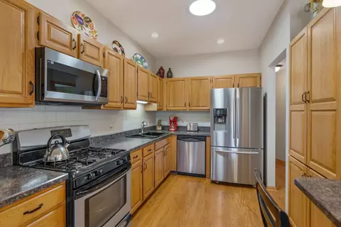 Kitchen - 9859 Cambridge Ct #B, Mokena, IL 60448 photo 2 of 5