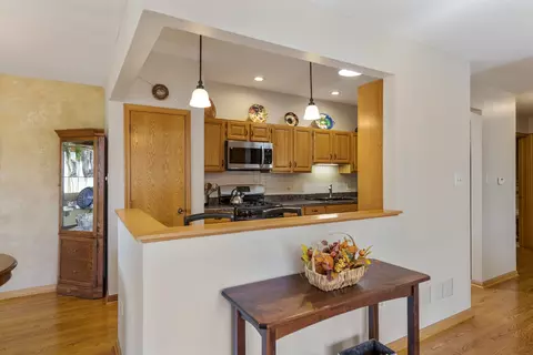 Kitchen - 9859 Cambridge Ct #B, Mokena, IL 60448 photo 3 of 5