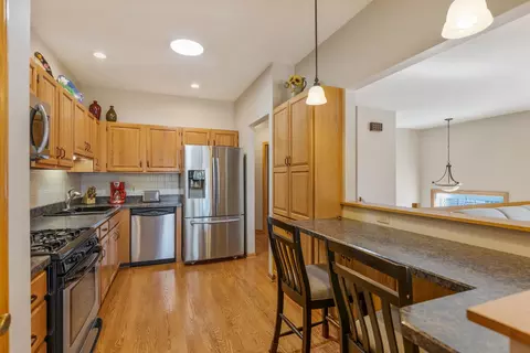 Kitchen - 9859 Cambridge Ct #B, Mokena, IL 60448 photo 1 of 5