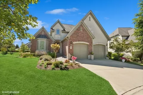 7917 Savoy Club Ct, Burr Ridge, IL 60527