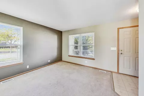 Living - 1182 Devon Dr, Antioch, IL 60002 photo 2 of 5