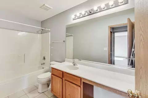 Bath - 1182 Devon Dr, Antioch, IL 60002 photo 4 of 4