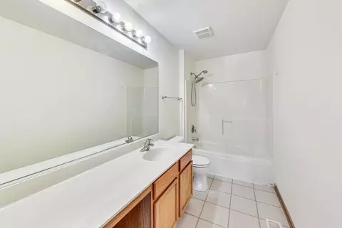 Bath - 1182 Devon Dr, Antioch, IL 60002 photo 3 of 4