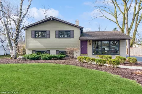 22 W451 Birchwood Dr, Glen Ellyn, IL 60137