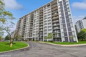 8801 W Golf Rd #6B, Niles, IL 60714
