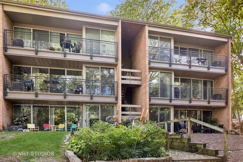1607 Fairway Dr #1B, Lisle, IL 60532