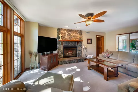 2405 Bennington Ln, Mchenry, IL 60050 photo 6