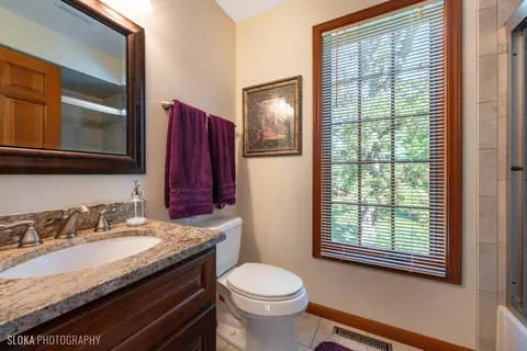 2405 Bennington Ln, Mchenry, IL 60050 photo 24