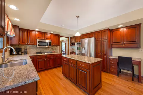2405 Bennington Ln, Mchenry, IL 60050 photo 3