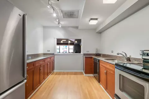 Kitchen - 40 E 9th St #304, Chicago, IL 60605 photo 2 of 2