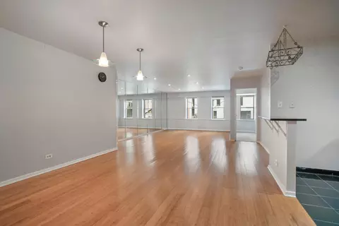 Living - 40 E 9th St #304, Chicago, IL 60605 photo 2 of 5
