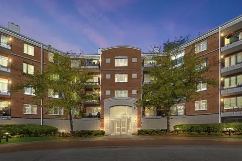 451 Town Place Cir #208, Buffalo Grove, IL 60089