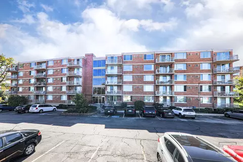 2200 S Stewart Ave #5-D, Lombard, IL 60148