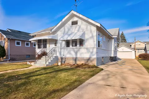 1724 Jenkinson Ct, Waukegan, IL 60085