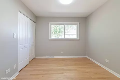 Bedroom - 8842 Dee Rd #B, Des Plaines, IL 60016 photo 2 of 2