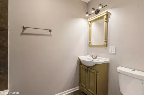 Bath - 8842 Dee Rd #B, Des Plaines, IL 60016 photo 3 of 5