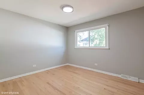 Bedroom - 8842 Dee Rd #B, Des Plaines, IL 60016 photo 1 of 2