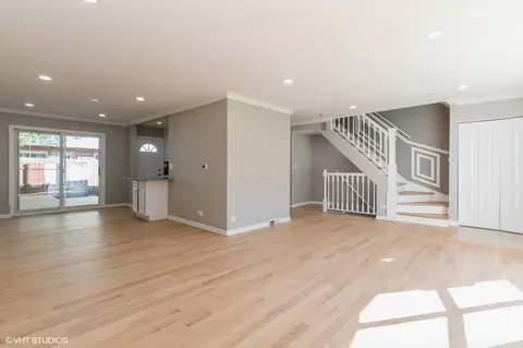 Living - 8842 Dee Rd #B, Des Plaines, IL 60016 photo 4 of 7