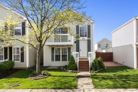 832 Symphony Dr, Aurora, IL 60504