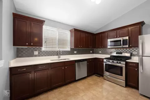 832 Symphony Dr, Aurora, IL 60504 photo 3