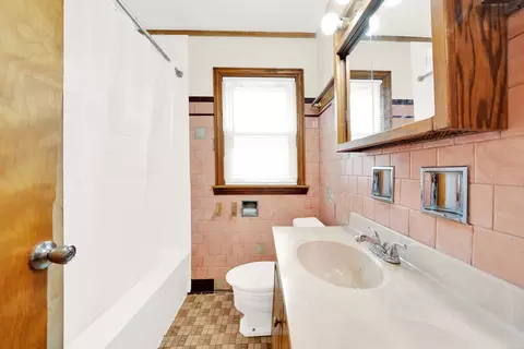 Bath - Undisclosed, Chicago, IL 60629 photo 1 of 3
