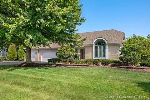 28 W320 Picardy Ct, Winfield, IL 60190
