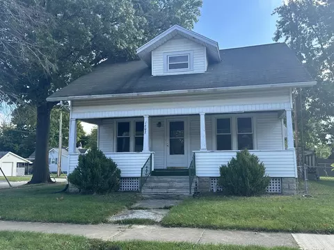 1602 S Madison St, Bloomington, IL 61701