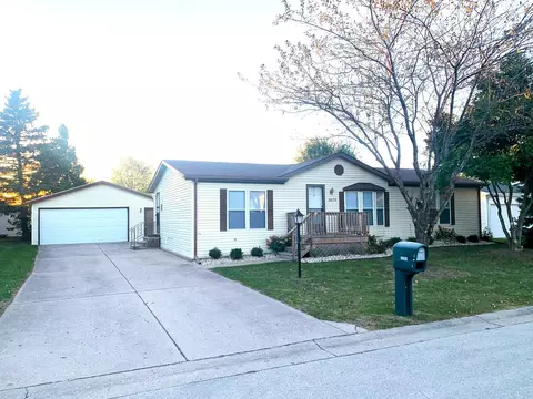 8670 Fig Tree Ln, Roscoe, IL 61073