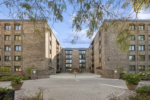 1005 Bonnie Brae Pl #4E, River Forest, IL 60305