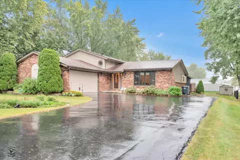 1602 Illini Dr, New Lenox, IL 60451
