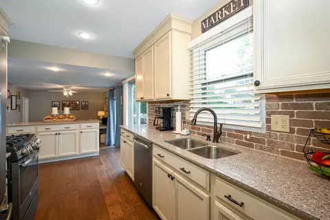 2176 Blacksmith Dr, Wheaton, IL 60189 photo 14