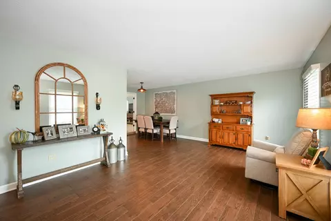 2176 Blacksmith Dr, Wheaton, IL 60189 photo 6
