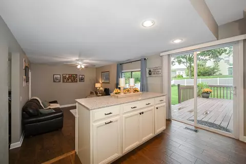 2176 Blacksmith Dr, Wheaton, IL 60189 photo 17