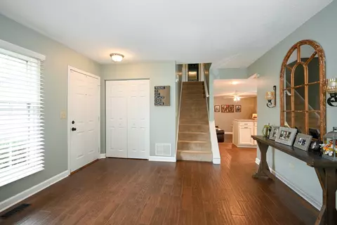 2176 Blacksmith Dr, Wheaton, IL 60189 photo 4