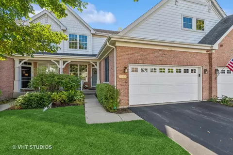 1802 Torrey Pkwy, Libertyville, IL 60048