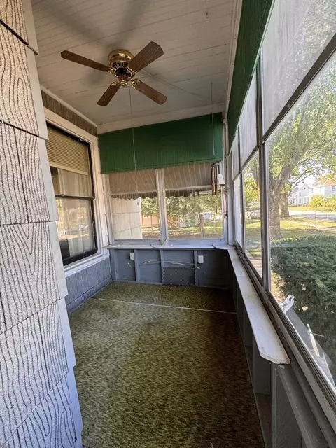 1214 W 3rd St, Dixon, IL 61021 photo 9