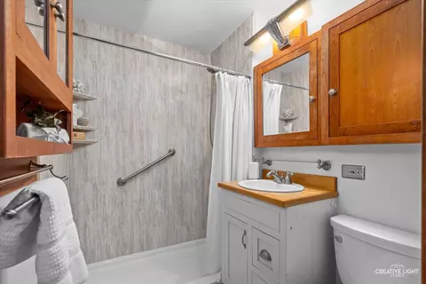 Bath - 620 E Benton Ave, Naperville, IL 60540 photo 1 of 3