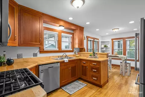 Kitchen - 620 E Benton Ave, Naperville, IL 60540 photo 1 of 2