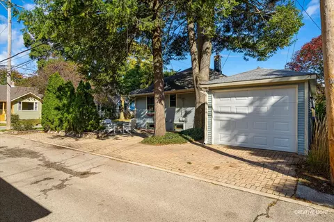 Exterior - 620 E Benton Ave, Naperville, IL 60540 photo 3 of 10
