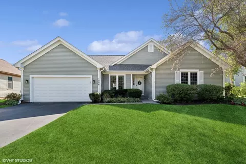 1006 Inglewood Ln, Elgin, IL 60120