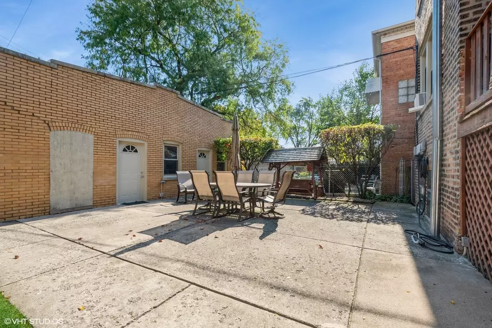 Exterior - 5917 N Virginia Ave, Chicago, IL 60659 photo 3 of 6