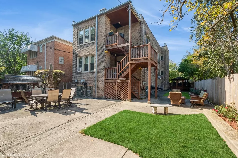 Exterior - 5917 N Virginia Ave, Chicago, IL 60659 photo 6 of 6