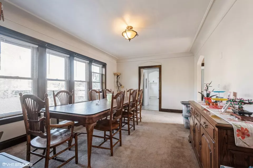 Dining - 5917 N Virginia Ave, Chicago, IL 60659 photo 3 of 3