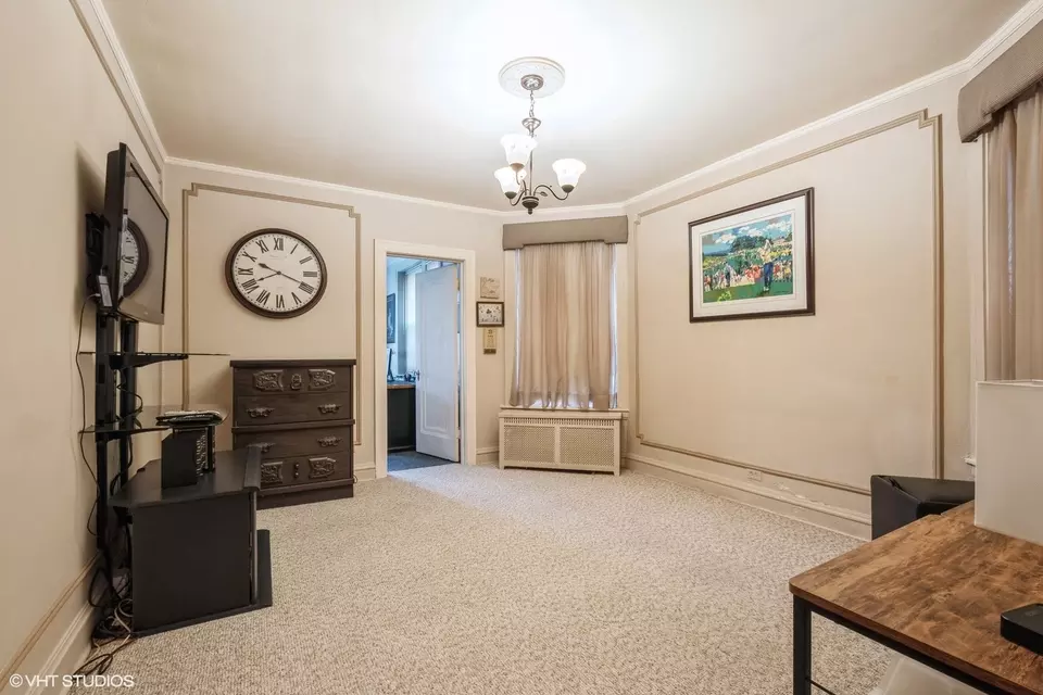Living - 5917 N Virginia Ave, Chicago, IL 60659 photo 4 of 5