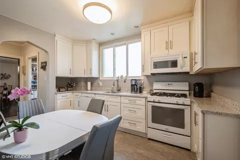 Kitchen - 5917 N Virginia Ave, Chicago, IL 60659 photo 1 of 6